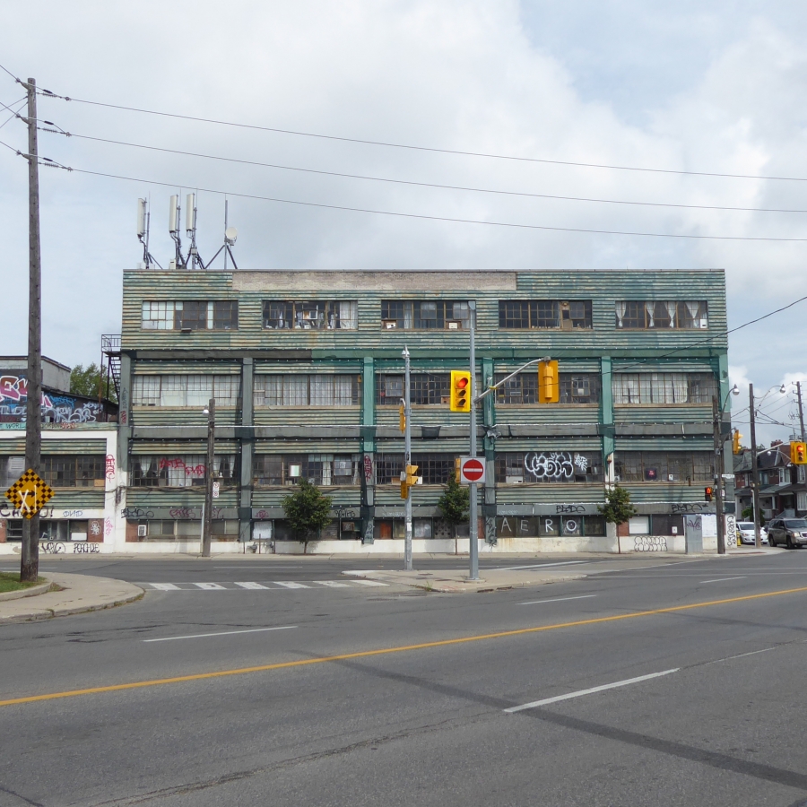 888 Dupont Street viewed from the west. (Photo credit: Alessandro Tersigni.)