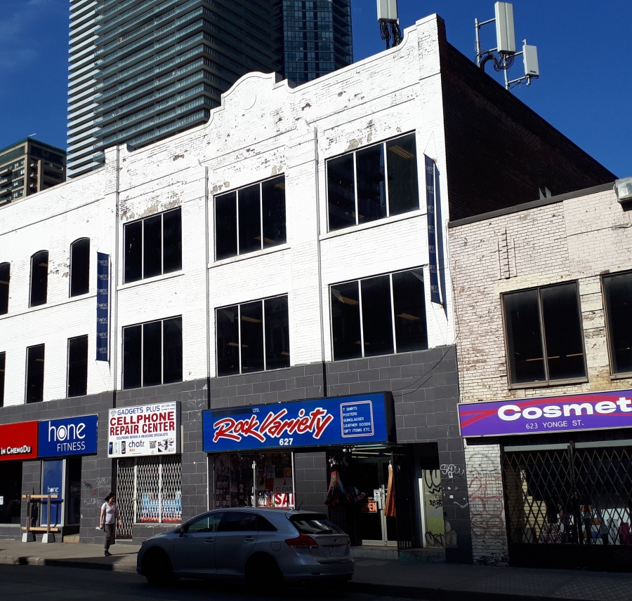 625-629 Yonge Street, Toronto - 15 May 2022 - Photograph by Adam Wynne 