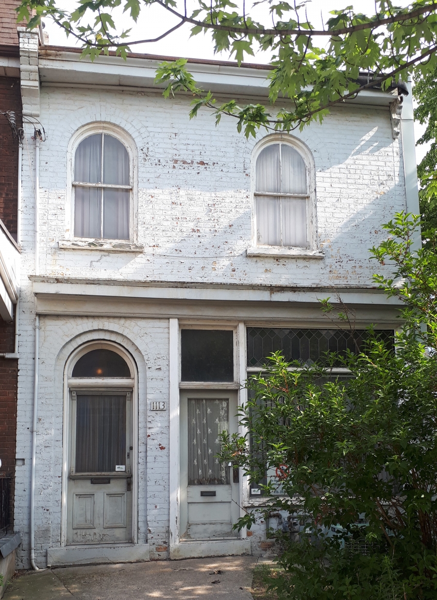 1113 Dundas Street West, Toronto - 21 June 2021 - Photograph by Adam Wynne